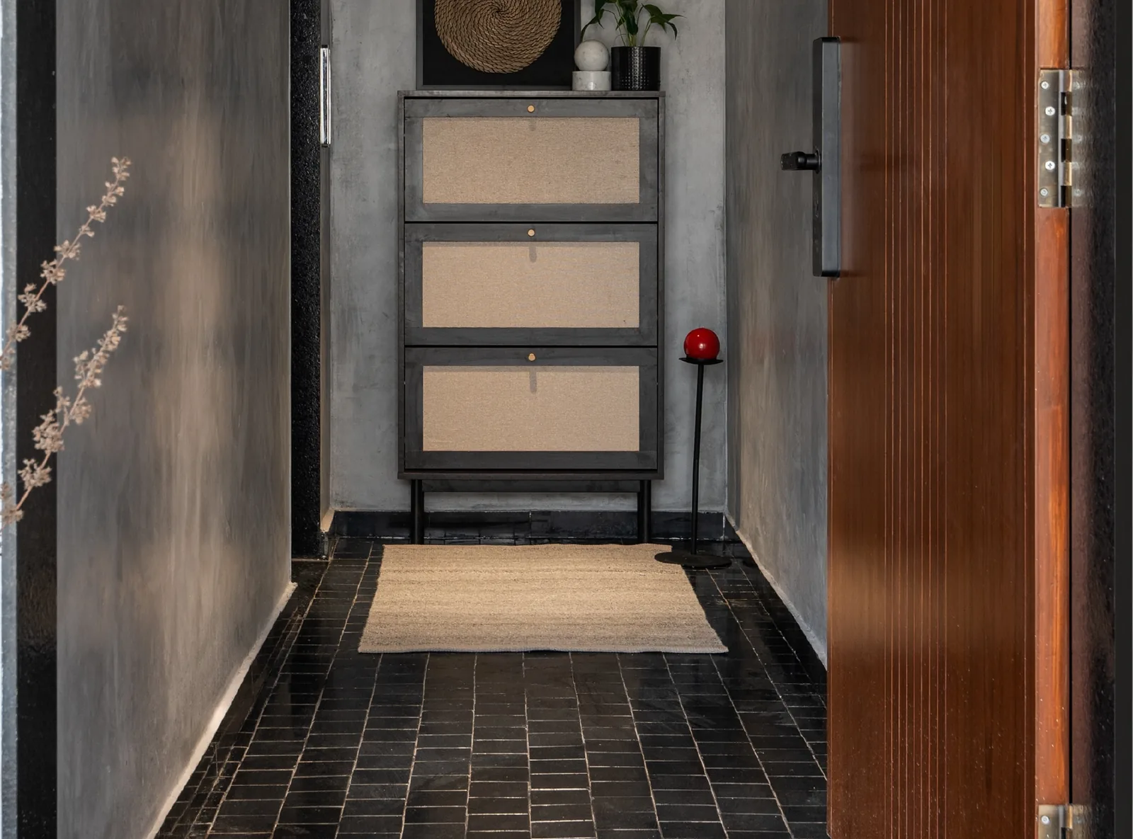Entry corridor leading into the home