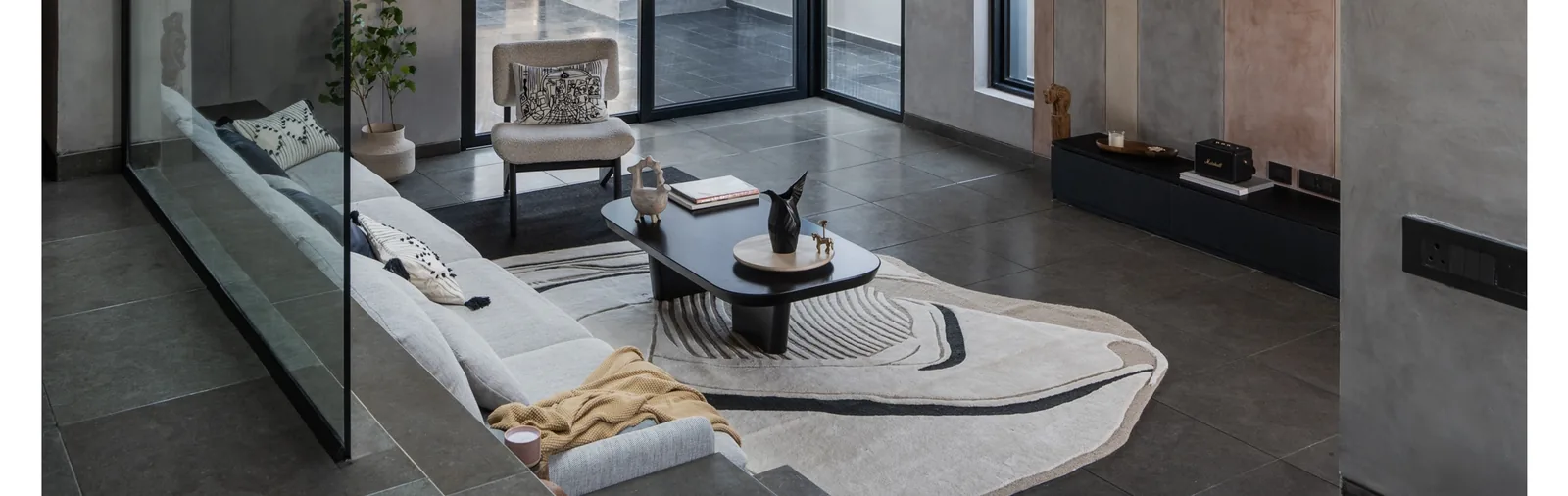 Calm, open living room